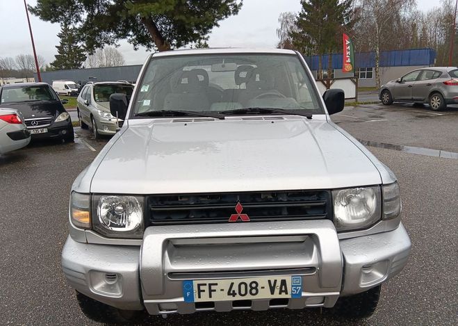 Mitsubishi Pajero Beau 4x4 99 2.5 td 3 portes ct ok tbe 89 Gris de 1999