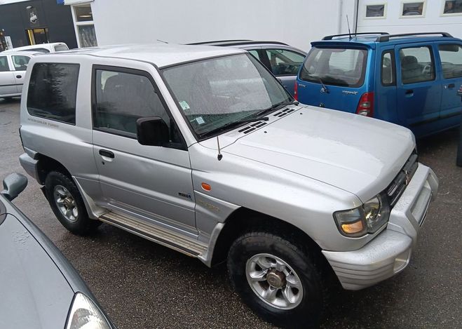 Mitsubishi Pajero Beau 4x4 99 2.5 td 3 portes ct ok tbe 89 Gris de 1999