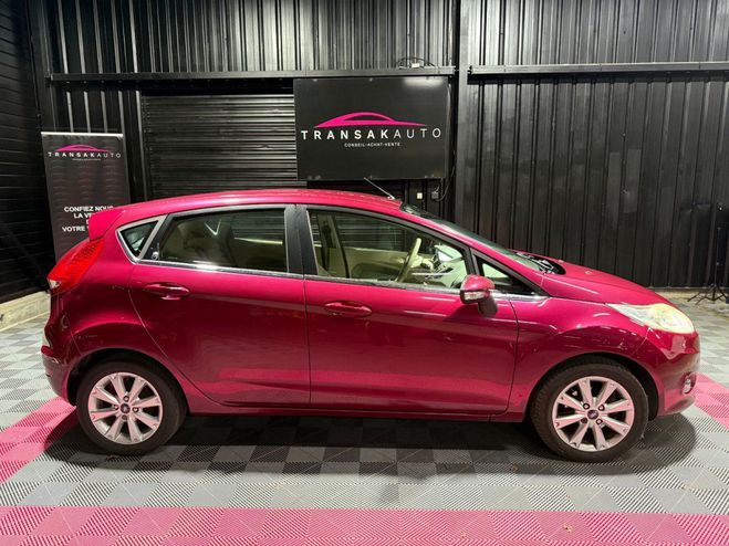 Ford Fiesta 1.4 96 Ghia carnet d'entretien complet ( Rouge de 2009