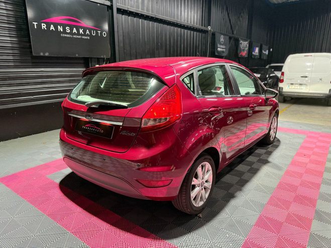Ford Fiesta 1.4 96 Ghia carnet d'entretien complet ( Rouge de 2009
