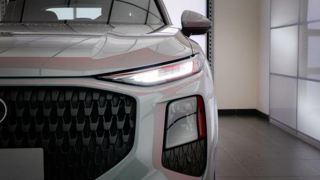 Audi Q3 HYBRIDE e-hybrid 272 ch S tronic 6 Busin Gris de 2025