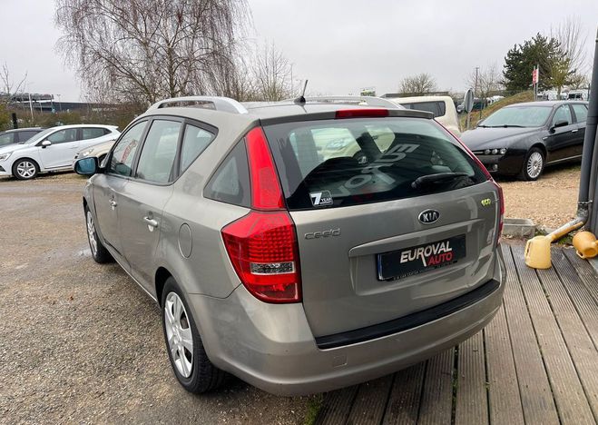 Kia Ceed d SW Ceed 1.6 crdi 90ch active 5p Beige de 2011