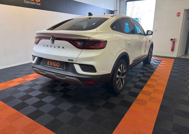 Renault Arkana 1.6 e-tech 145h 95 full-hybrid hybrid 1. Blanc de 2021