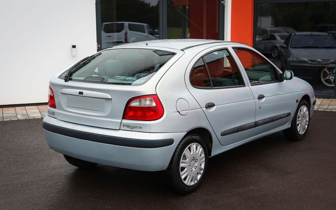 Renault Megane I Phase 2 1.6i 16V 107ch Gris de 2001