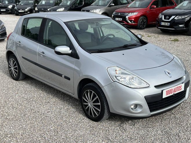Renault Clio III (B/C85) 1.2 16v 75ch Expression Clim GRIS de 2010