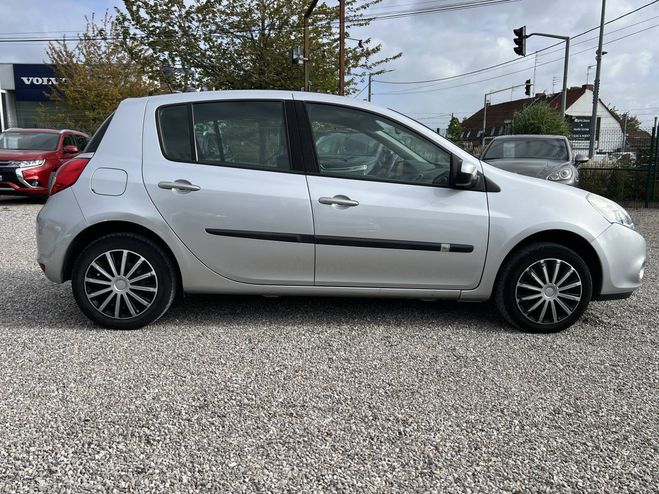 Renault Clio III (B/C85) 1.2 16v 75ch Expression Clim GRIS de 2010