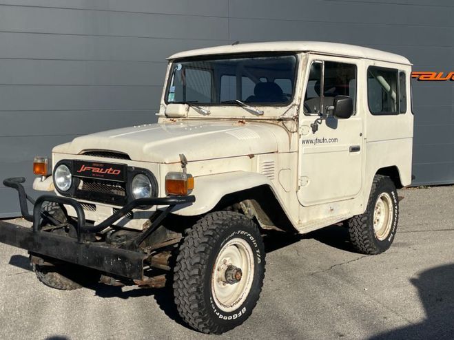 Toyota Land Cruiser BJ 40 BEIGE de 1978