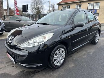  Voir d&eacute;tails -Peugeot 206 1.1i Trendy 5portes 1er proprio avec car &agrave; Saint-Ghislain (73)