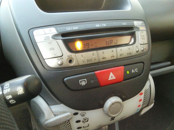 Citroen C1 1.0 68 Selection CLIM 5portes Premi�re m Rouge de 2011