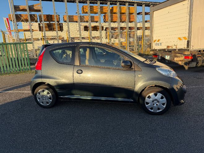 Peugeot 107 1.0e 12V 68ch Trendy  GRIS de 2007