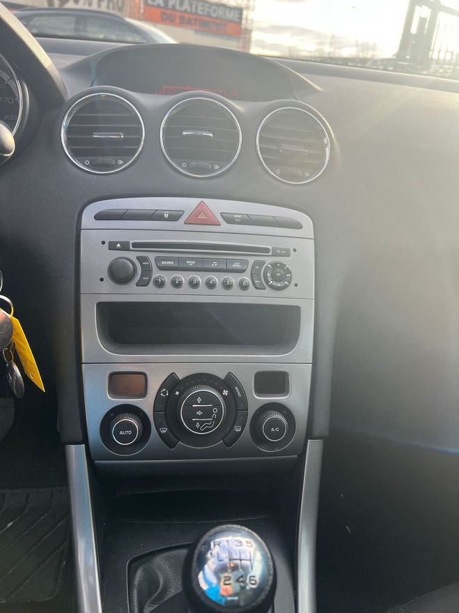 Peugeot 308 (2) SW 1.6 HDI 112 PREMIUM BVM6 Gris de 2011