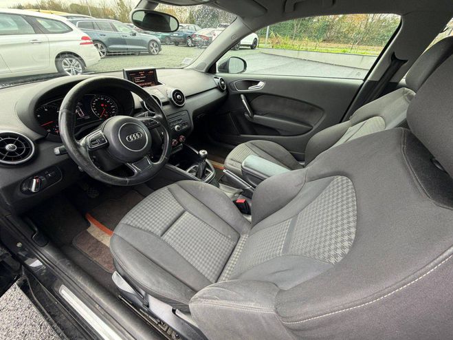 Audi A1 1.6 TDI 105ch FAP Ambition Luxe NOIR de 2011