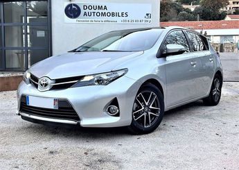  Voir d&eacute;tails -Toyota Auris HSD 136H SKYBLUE &agrave; Solli�s-Ville (83)