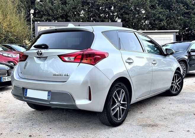 Toyota Auris HSD 136H SKYBLUE Gris de 2015