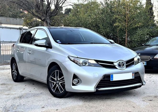 Toyota Auris HSD 136H SKYBLUE Gris de 2015