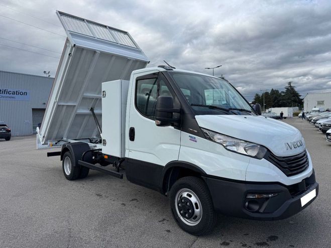 Cliquer pour voir la photo suivante Iveco Daily BENNE 35C16 160CV 3L ACIER JPM 3M30 COFF Blanc de 2025