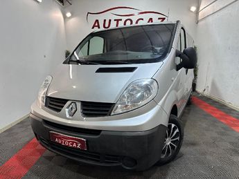 Voir d&eacute;tails -Renault Trafic PASSENGER L1H1 2.0 dCi 115 BVM6 9PLC Exp &agrave; Thiers (63)
