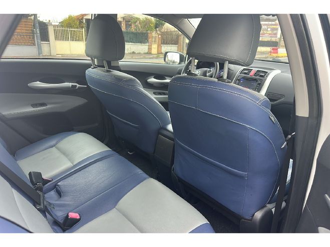 Toyota Auris Hybride 136h Style Blanche de 2012