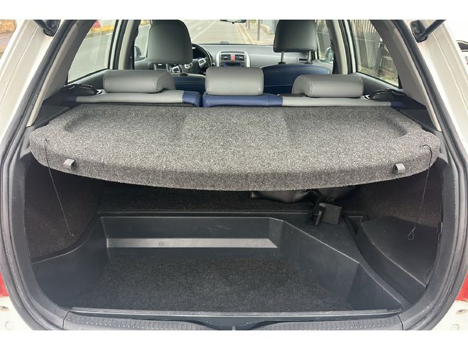 Toyota Auris Hybride 136h Style Blanche de 2012