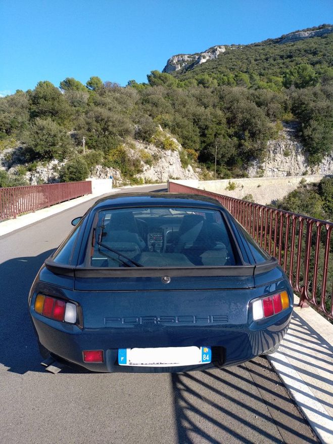 Porsche 928 S 4.7L 310 ch Bleu Marine de 1986