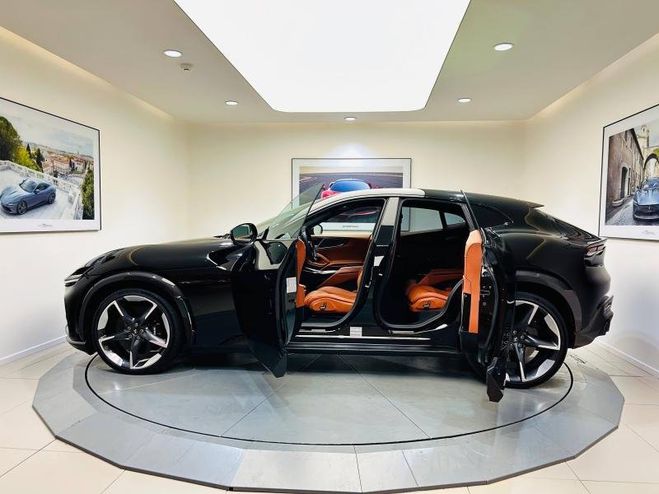 Ferrari Purosangue V12 Noir de 2025