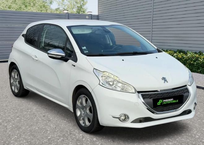 Peugeot 208 1.6L HDI 5 places Blanc de 2014