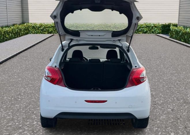 Peugeot 208 1.6L HDI 5 places Blanc de 2014