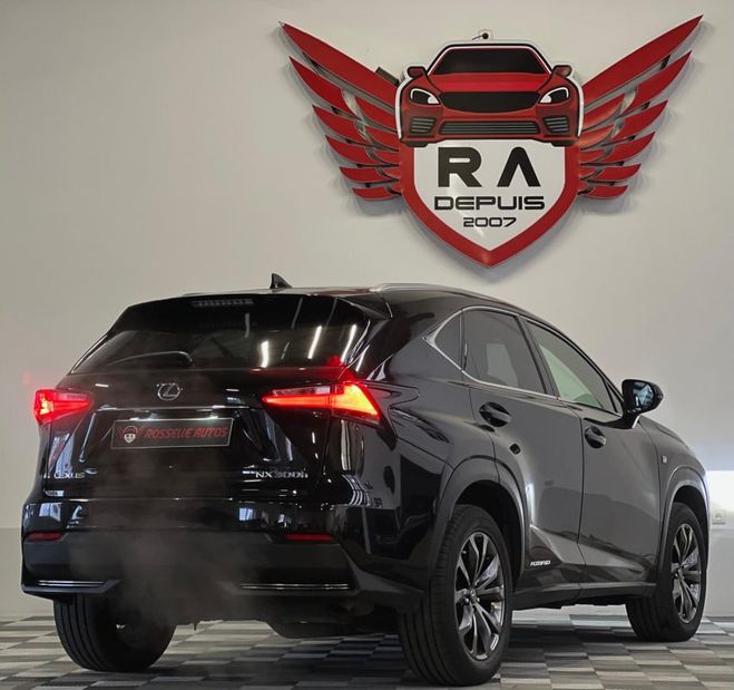Lexus NX 300H-E F SPORT 155CH 1ER Noir M�tallis� de 2015