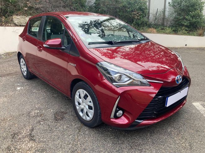 Toyota Yaris HYBRID 100CH BUSINESS Bordeau m�tallis� de 2019