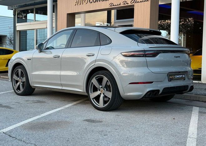 Porsche Cayenne III COUPE 3.0 V6 E-HYBRID 462ch PLATINUM Gris de 2022