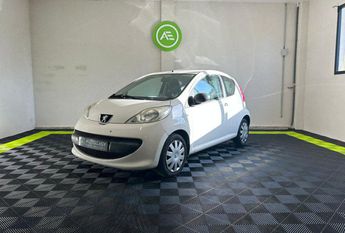  Voir d&eacute;tails -Peugeot 107 1.0E 12V 68 cv URBAN 3P &agrave; Sarrians (84)