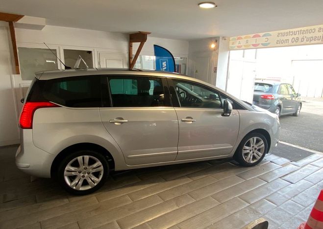 Peugeot 5008 1.6 HDI 112 FAP Family 5 Places Gris de 2011