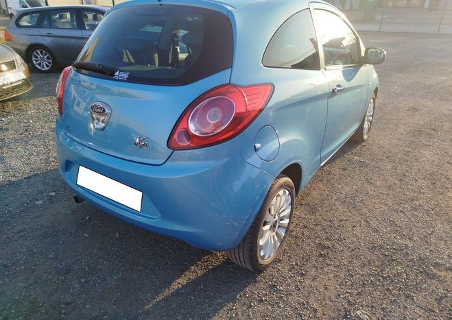 Ford KA Plus 1.2 69 cv trend Bleu de 2010