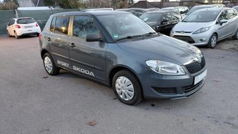  Voir d&eacute;tails -Skoda Fabia 1.2 HTP 60 &agrave; Linas (91)