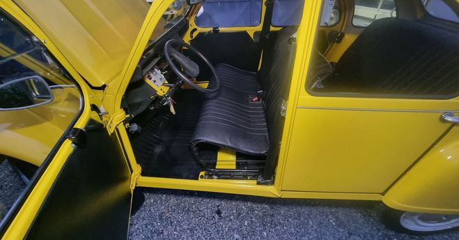 Citroen 2 CH 2 CV 2cv6 Jaune de 1984