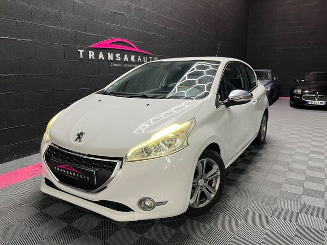 Peugeot 208 1.6 e-HDi 92ch FAP BVM5 Allure Blanc de 2012