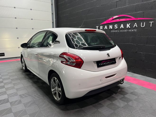 Peugeot 208 1.6 e-HDi 92ch FAP BVM5 Allure Blanc de 2012