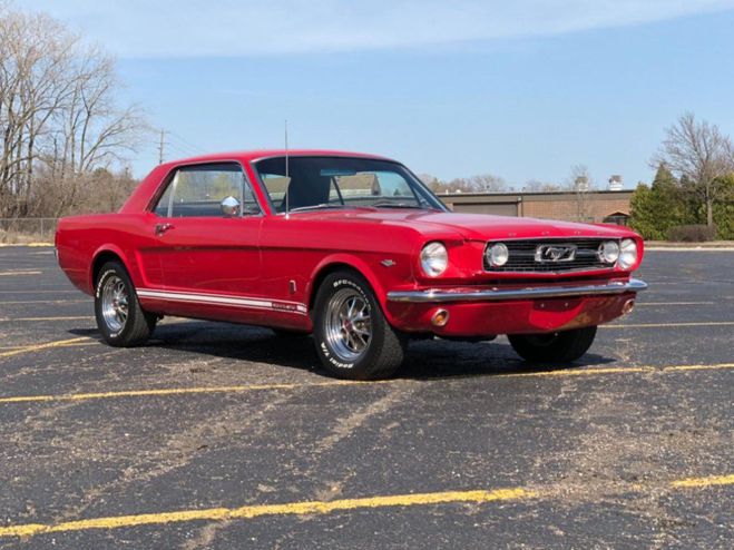 Ford Mustang COUPE code A int�rieur Pony ROUGE de 1965