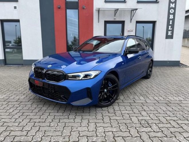 Cliquer pour voir la photo suivante BMW Serie 3 touring M340i xDrive - BVA Sport G21 LCI Bleu métallisé de 2023