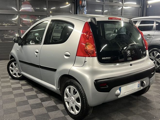 Peugeot 107 1.0 68 Cv BOITE AUTOMATIQUE / 17 100 Kms Gris de 2012