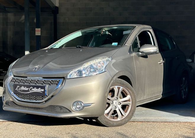Peugeot 208 1,6 HDI 92cv Allure RADAR DE RECUL V�HIC Gris de 2012