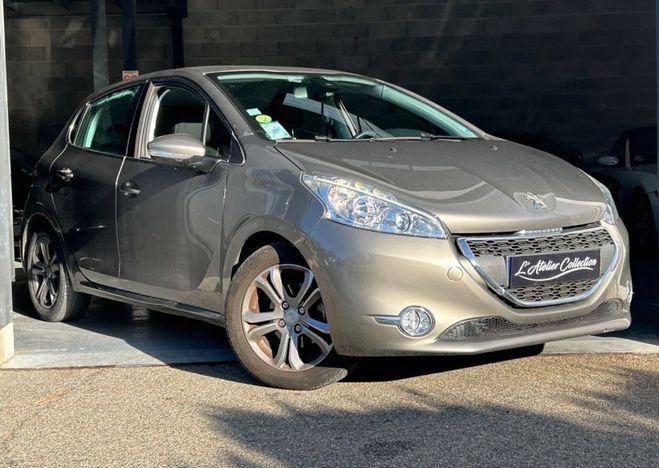 Peugeot 208 1,6 HDI 92cv Allure RADAR DE RECUL V�HIC Gris de 2012