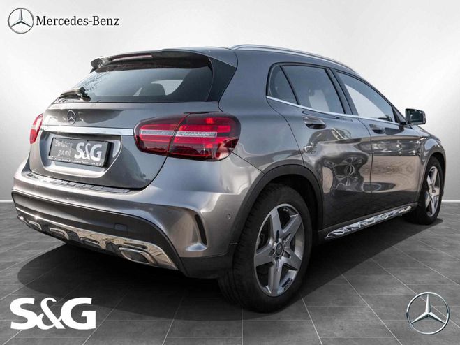Mercedes Classe GLA classe 200 SHZ DAB Tempomat LED NAVI PDC Gris M�tallique de 