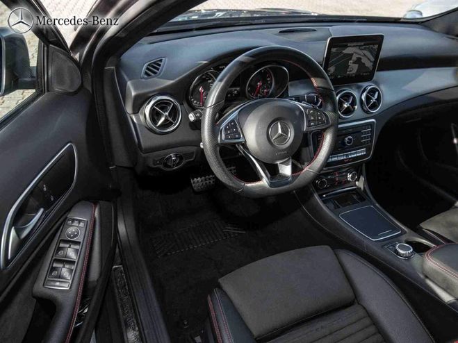 Mercedes Classe GLA classe 200 SHZ DAB Tempomat LED NAVI PDC Gris M�tallique de 
