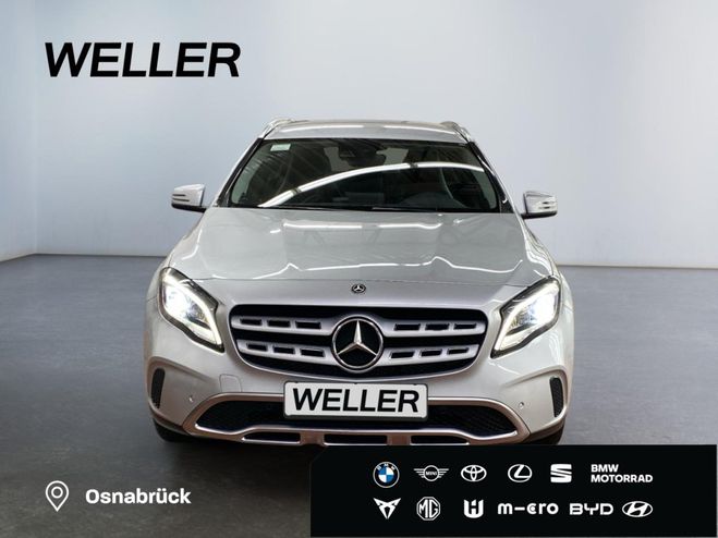 Mercedes Classe GLA classe 180 7G-DCT Urban*SPORT*LED*SHZ*PD Argent� M�tallique de 