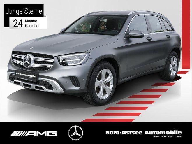 Mercedes GLC 300 4M AHK PARKPAKET LED 9G NAVI SITZHZG Gris de 