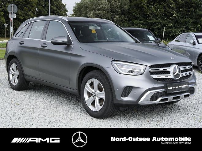 Mercedes GLC 300 4M AHK PARKPAKET LED 9G NAVI SITZHZG Gris de 