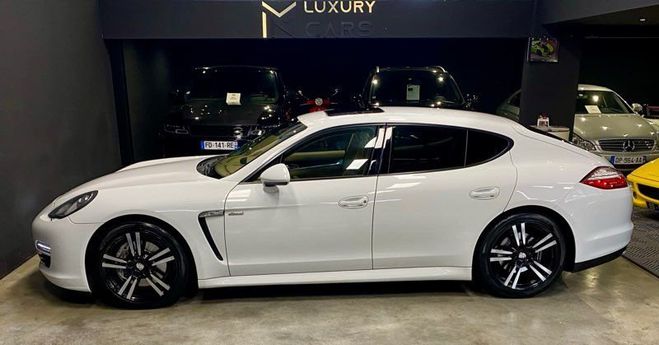 Porsche Panamera 3.0 L V6 250 ch  de 2012
