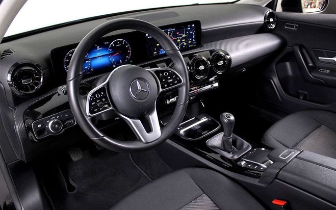 Mercedes Classe A IV 160 109CH BUSINESS LINE ESSENCE Noir de 2021