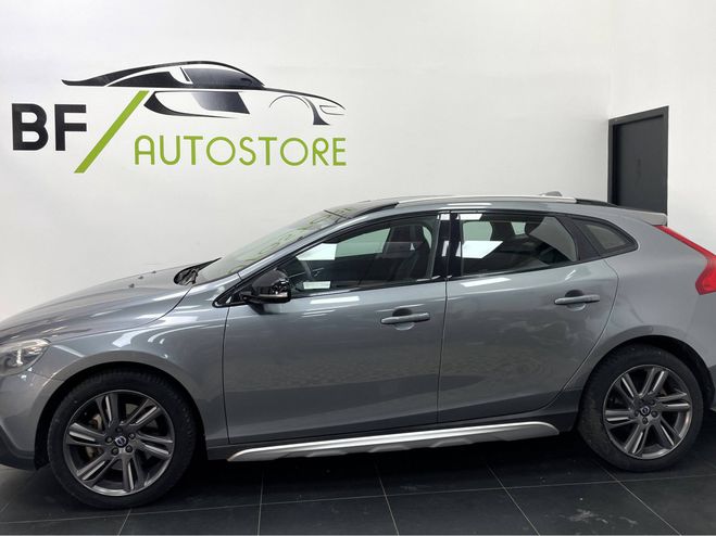 Volvo V40 Cross Country D2 120ch Summum Geartronic GRIS F de 2015